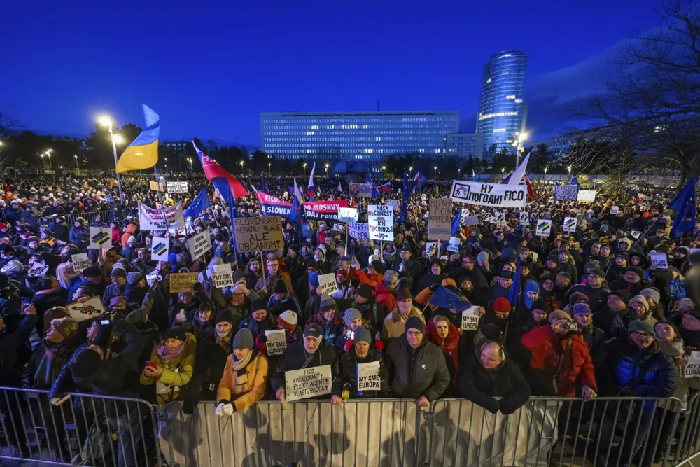 Massive protests erupt in Slovakia against Prime Minister Fico's pro-Russian stance