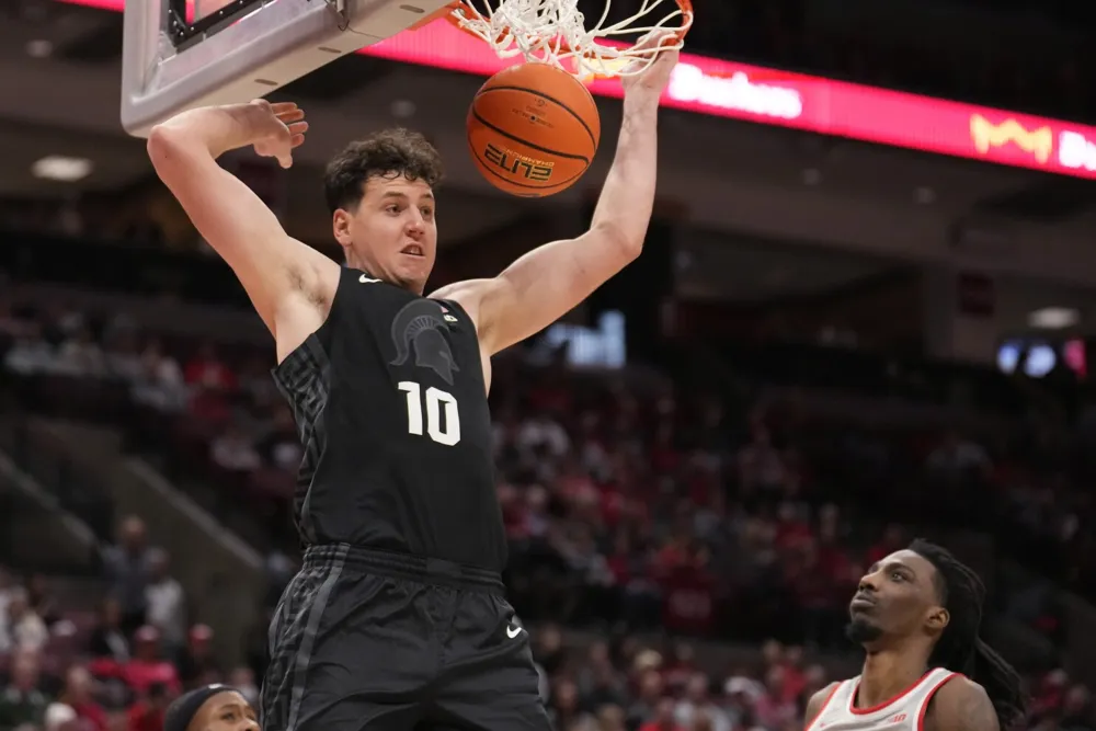 Michigan State narrowly defeats Ohio State 69-62 as Zapala shines with 15 points