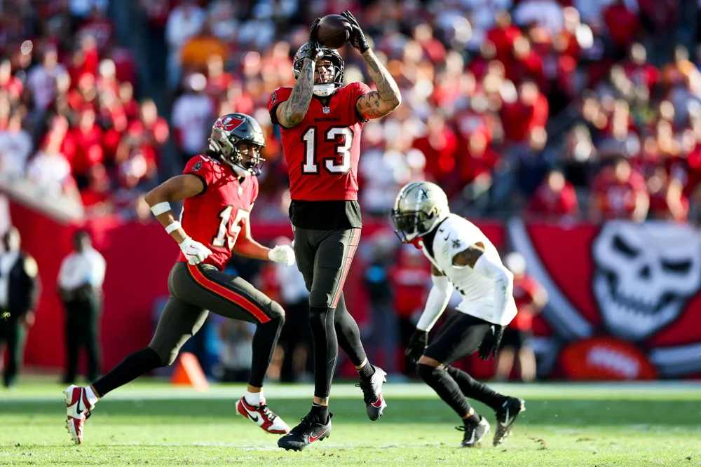 Mike Evans Makes NFL History, Leads Tampa Bay Buccaneers to Playoff Spot