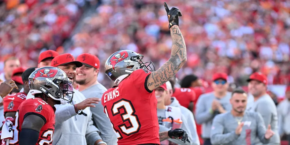 Mike Evans secures $3 million bonus, matches Jerry Rice's record with late reception