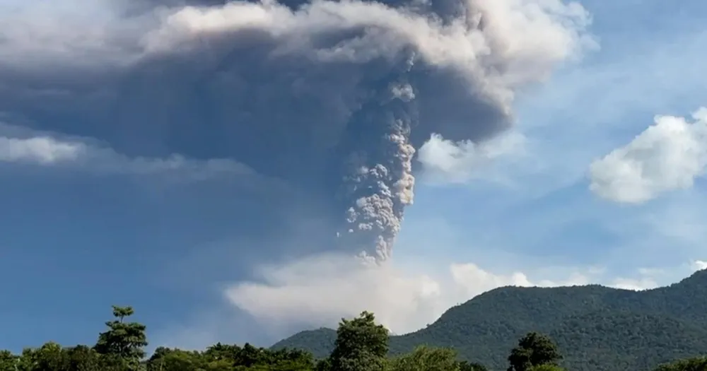 Indonesia Raises Maximum Alert Level for Mount Lewotobi Laki-laki After Eruptions