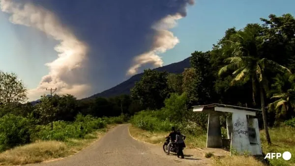 Mount Lewotobi Laki-Laki Erupts Again, Sending Ash 18km into the Sky