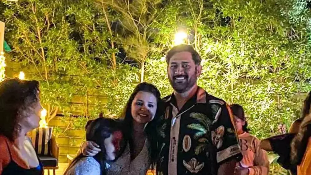 MS Dhoni Rings in New Year 2025 with Family Festivities in Goa