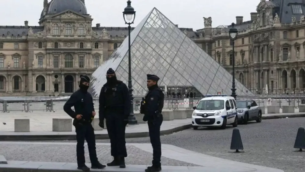 Two Women and a Man Charged in Louvre Heist Amid Ongoing Investigation