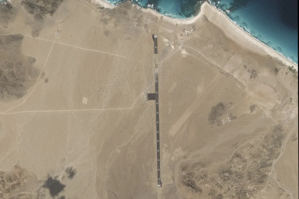 Mysterious Airstrip Emerges on Yemeni Island Amid Houthi Conflict and Rising Tensions