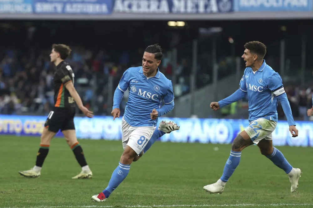 Napoli Closes 2024 Strong with Victory over Venezia, Tying for Serie A Lead