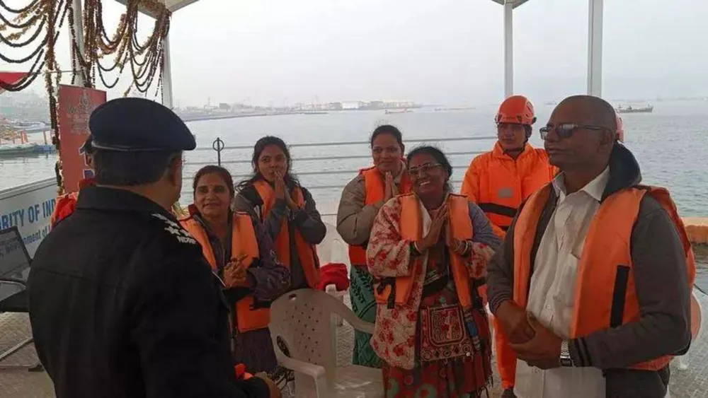 NDRF heroically rescues nine members of a Mumbai family from drowning at Sangam