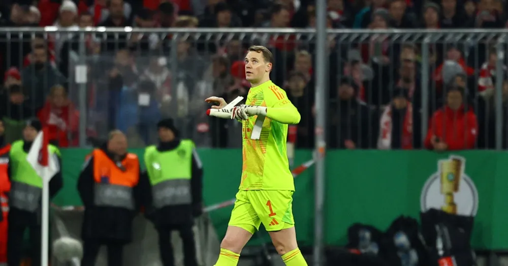 Neuer Returns to Bayern's Goal Despite Peretz Injury Ahead of Gladbach Match