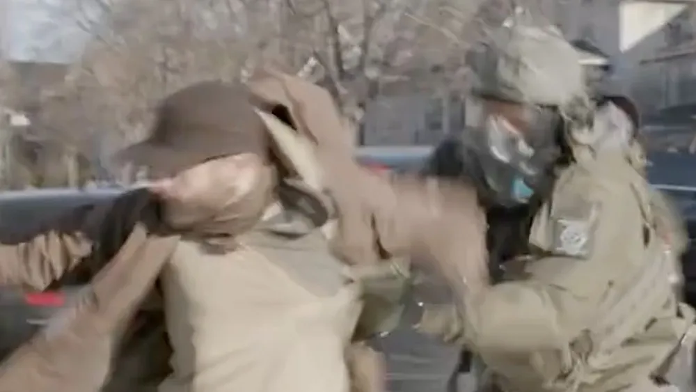 New video shows Alex Pretti confronting federal agents before fatal shooting