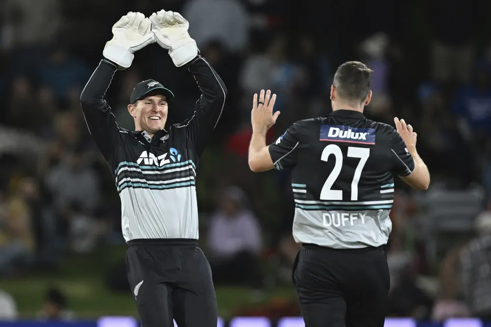 New Zealand opts to bowl first after winning delayed toss in 3rd T20 against Sri Lanka