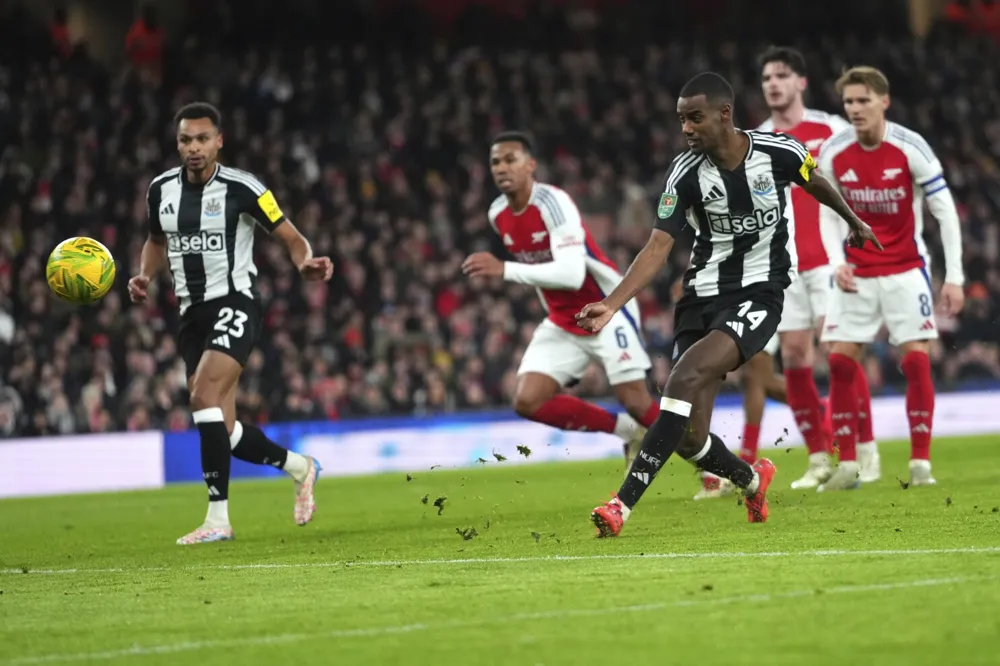 Newcastle Secures 2-0 Win Over Arsenal in League Cup Semifinal First Leg