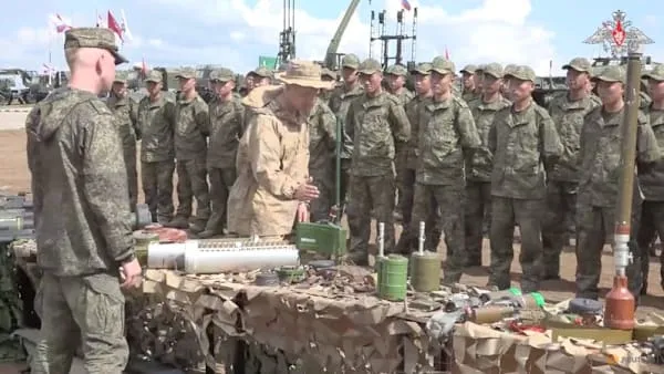 Kim Jong Un Celebrates North Korean Troops Returning from Russia's Mine Clearance Operation