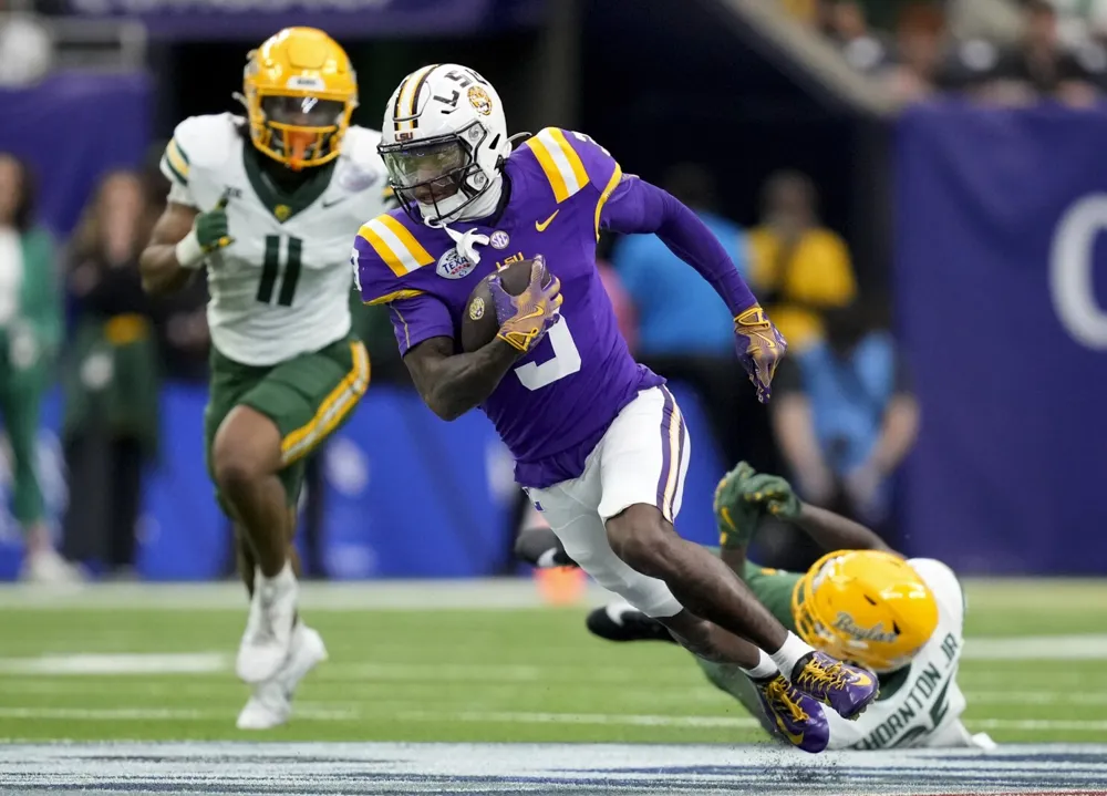 Nussmeier leads LSU to victory with 304 passing yards and 3 TDs in Texas Bowl win over Baylor