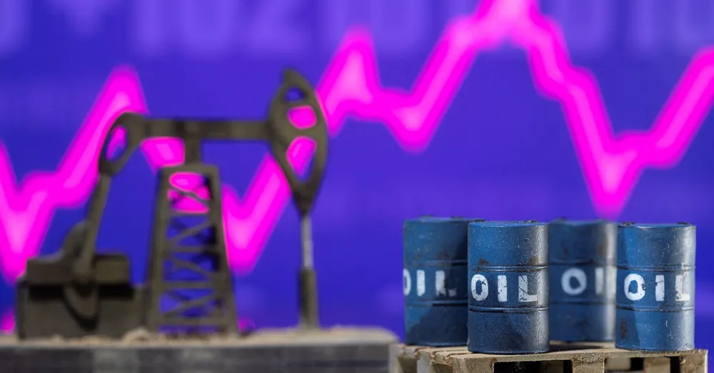 Oil Prices Continue Decline Amid Strong Dollar and Supply Concerns