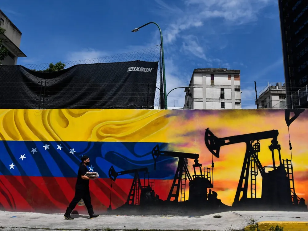 U.S. Military Action Leads to Decline in Oil Prices Amid Venezuelan Turmoil