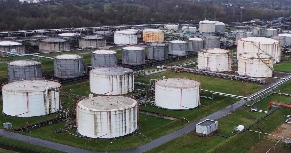 Oil Prices Fluctuate Amid Historic Strategic Reserves Release by IEA