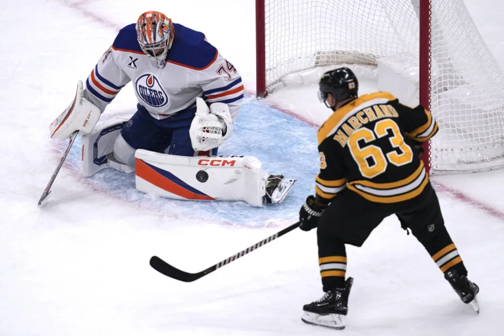 Oilers Triumph Over Bruins 4-0 with Henrique's Two Goals and McDavid's Power Play