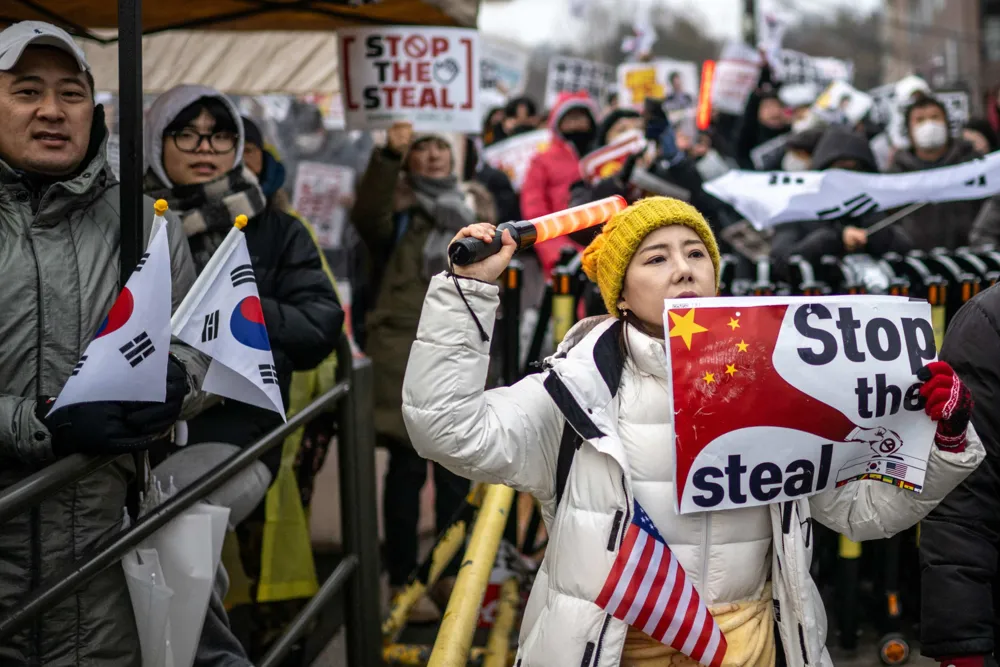 Ongoing Political Turmoil: South Korea's Impeached President Yoon Suk-yeol Faces Extended Arrest Warrant Amidst Unprecedented Standoff