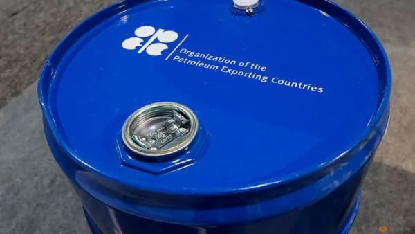OPEC+ Accelerates Oil Output Hikes, Prices Drop Amid Surplus Concerns