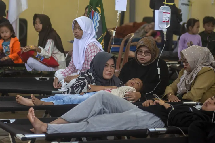 Over 1,300 Indonesian students hospitalised due to free school lunch food poisoning