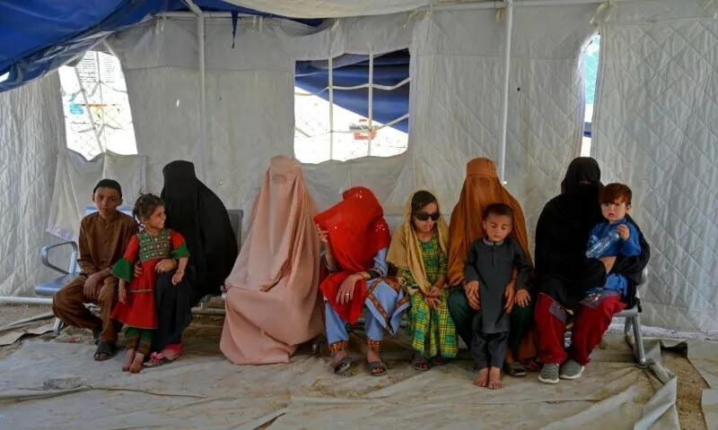 Over 200,000 Afghans Forced to Leave Pakistan Amid Renewed Deportation Drive