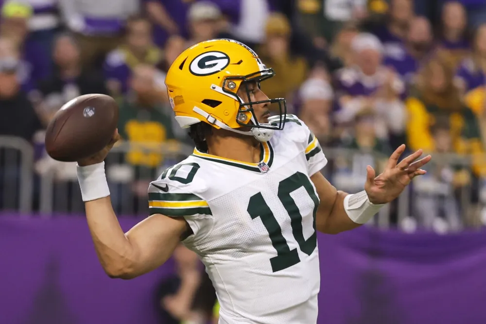 Packers Aim for 12th Straight Victory Over Bears in Regular Season Finale