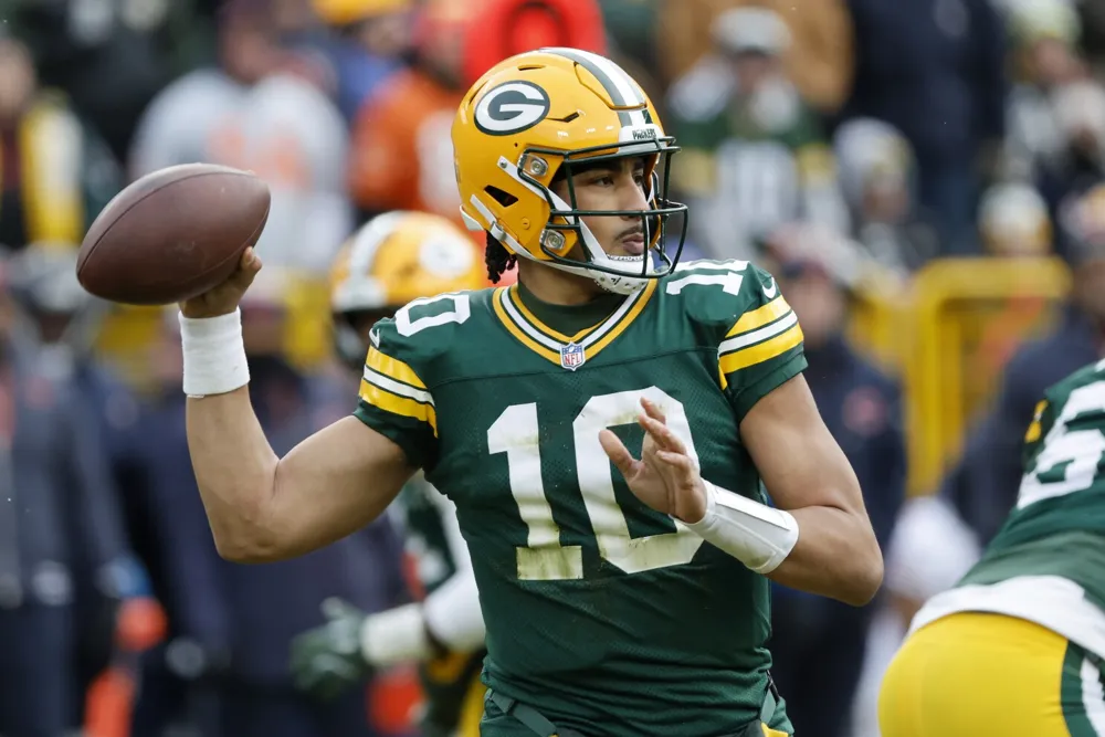 Packers aim to revitalize passing game before playoff clash with Eagles