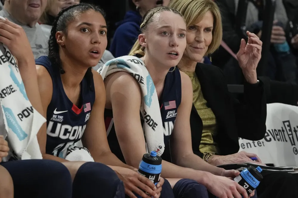 Paige Bueckers Shines in Return, Scoring 12 Points as No. 6 UConn Defeats St. John's 71-45