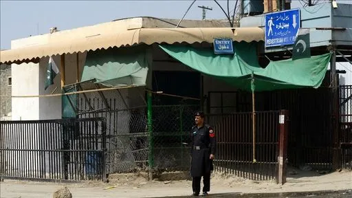 Pakistan Shuts All Borders with Iran Amid Escalating Tensions