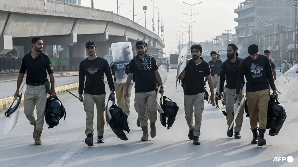 Pakistan Declares Emergency in Khyber Pakhtunkhwa, Suspending Imran Khan's Party Governance