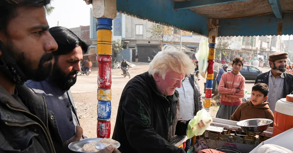 Pakistan's Donald Trump Look-Alike Thrives as Kheer Vendor in Sahiwal