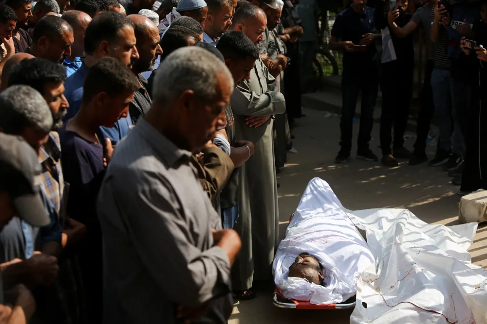 Palestinian Doctor Hamdi al-Najjar Dies After Losing Nine Children in Israeli Strike