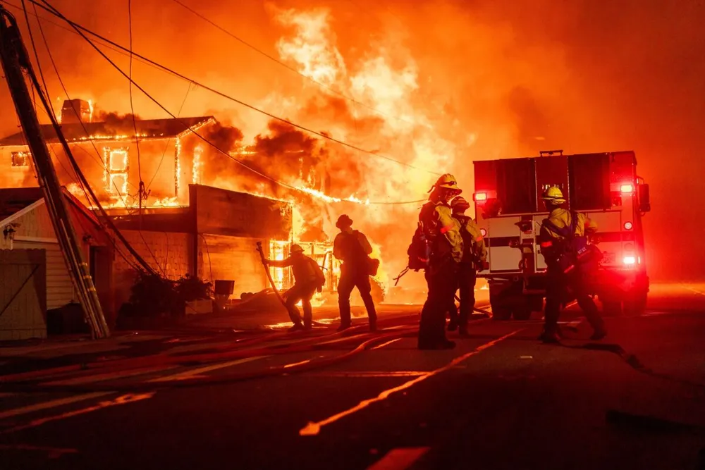 Palisades Fire in Los Angeles Triggers Evacuations Amidst Wind Storm