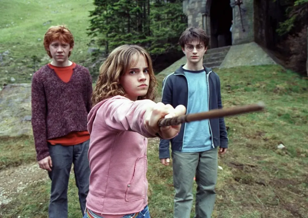 Paramount Skydance Plans Majority Cash Bid for Warner Bros Discovery, Stocks Surge