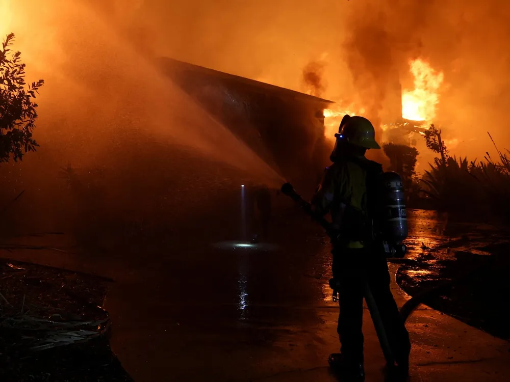 Pasadena Couple Describes Startling Experience as Eaton Fire Ignites