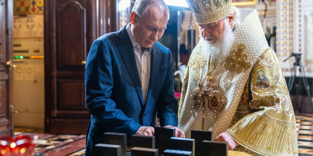 Patriarch Kirill Blesses Military Crosses for Ukrainian War 'Heroes' Featuring Putin's Initials