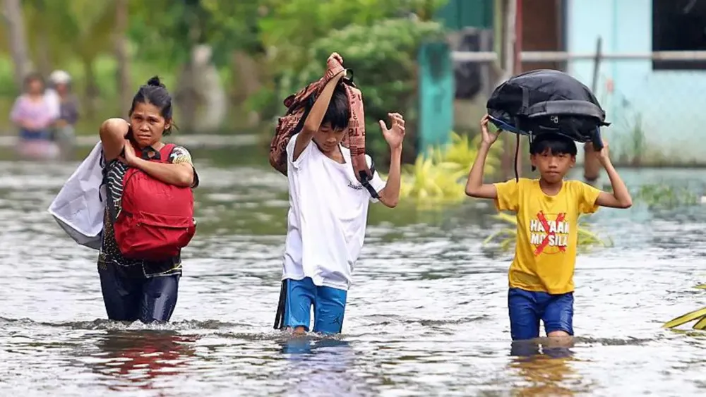 Typhoon Fung-wong Leaves 18 Dead and Displaces Over 2 Million in the Philippines