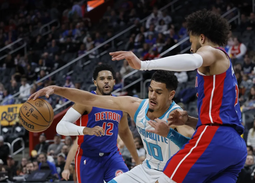 Pistons Edge Hornets 98-94 with Harris Leading the Charge