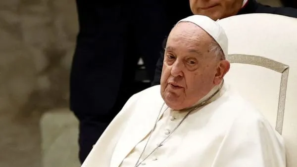 Pope Francis Undergoes Treatment for Bronchitis, Speaks from Hospital