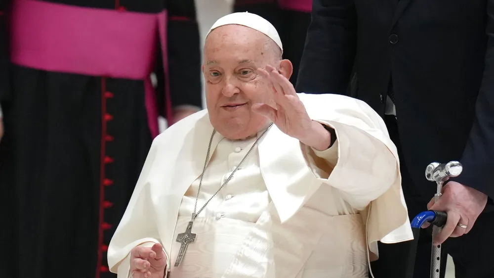 Pope Francis Remains Stable After Respiratory Crises, Uses Supplemental Oxygen
