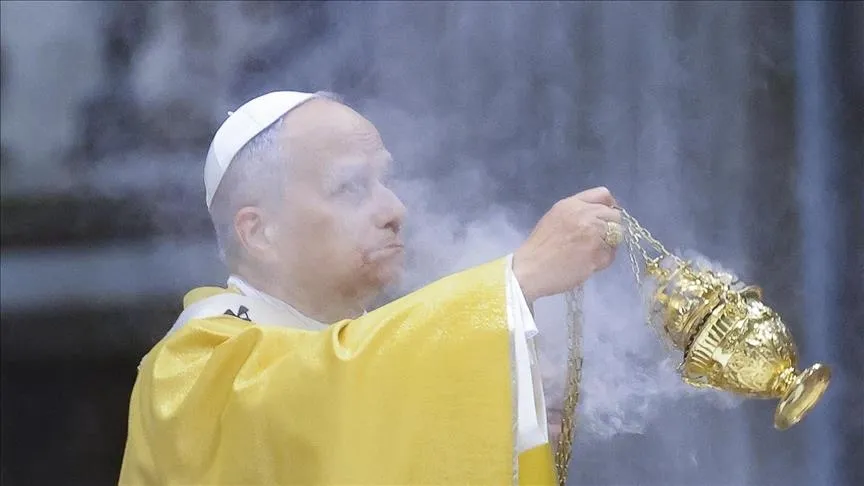 Pope Leo XIV Celebrates First Christmas Mass, Critiques Distorted Economy