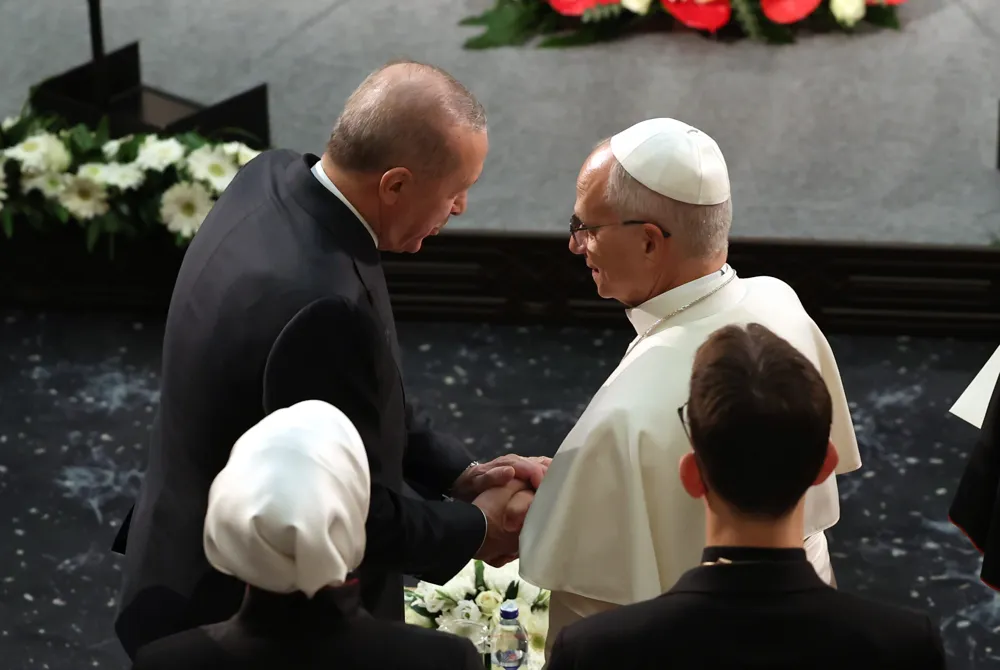 Pope Leo XIV Commences Historic Peace-Centered Visit to Türkiye