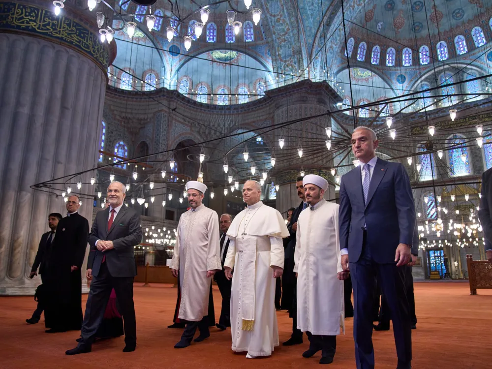 Pope Leo XIV Makes Significant Visit to Istanbul's Blue Mosque, Emphasizing Christian Unity