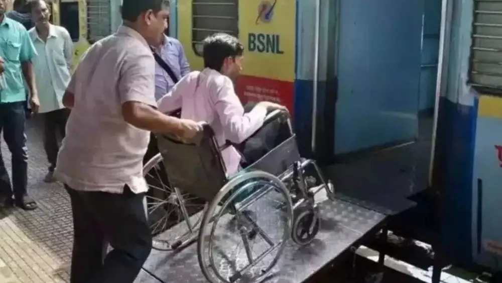 Porter's License Revoked After Charging NRI Rs 10,000 for Wheelchair Service at Hazrat Nizamuddin Station