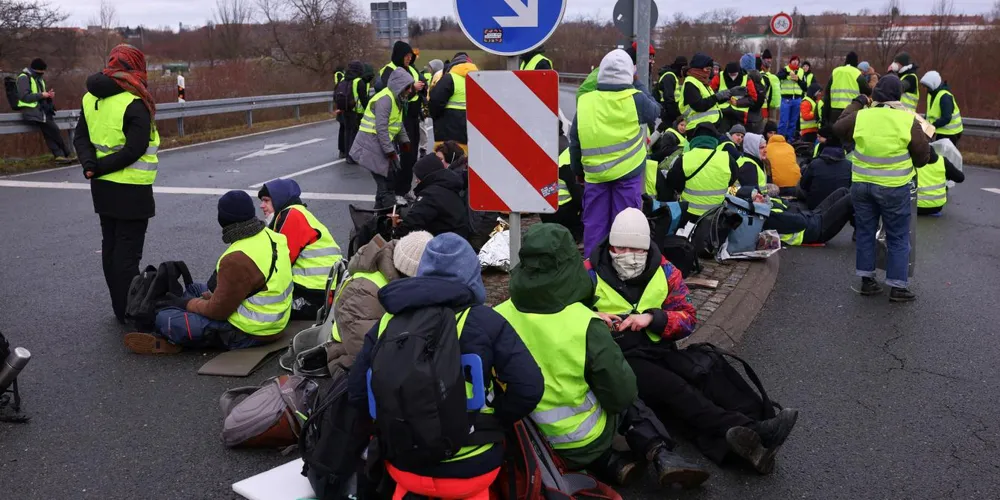 Protests Disrupt AfD Congress as Far-Right Party Selects Chancellor Candidate