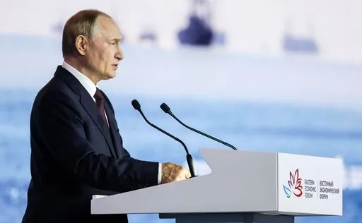 Putin Warns Foreign Troops in Ukraine Would Be 'Legitimate Targets'