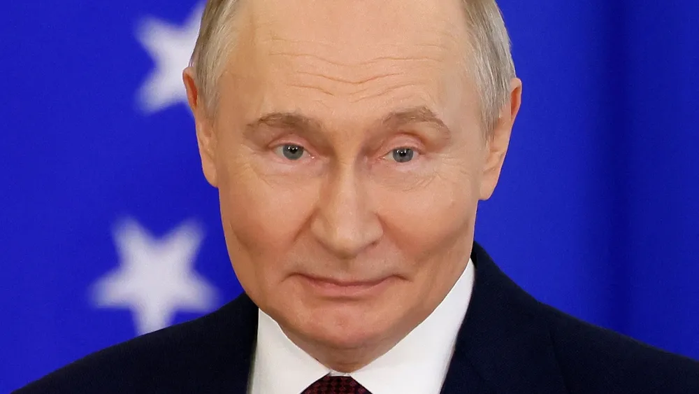 Zelenskyy Awaits Putin's Response for Peace Talks in Turkey as Trump Offers Support