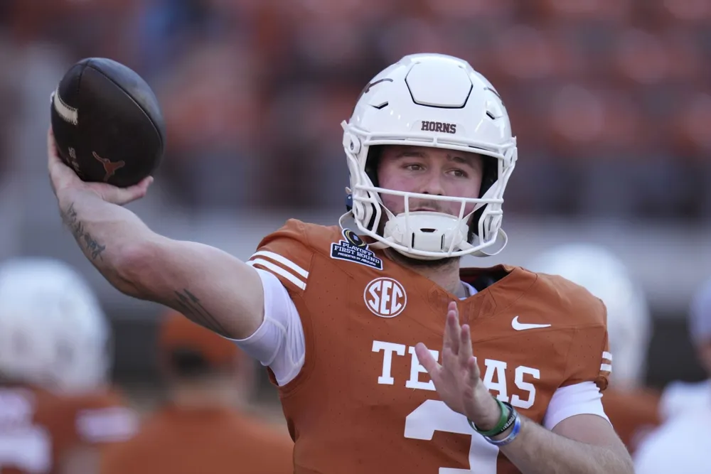 Quinn Ewers leads Longhorns against Buckeyes after returning to Texas