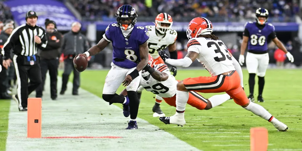 Lamar Jackson Leads Ravens to AFC North Title; Bengals Keep Playoff Hopes Alive