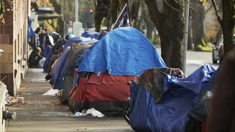 Record US Homelessness Linked to Migrant Crisis, HUD Reports